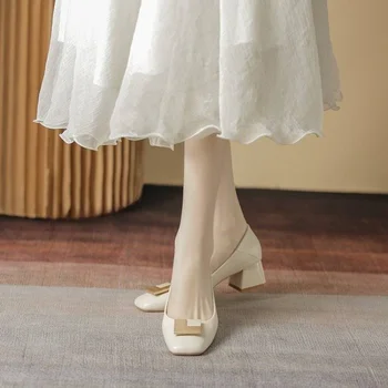 Normal Couro Casual Sapatos para Mulher 2023 Dedo do pé Quadrado de Mulheres Calçados de Verão com Média de Saltos Office Elegante Desconto Jovem H